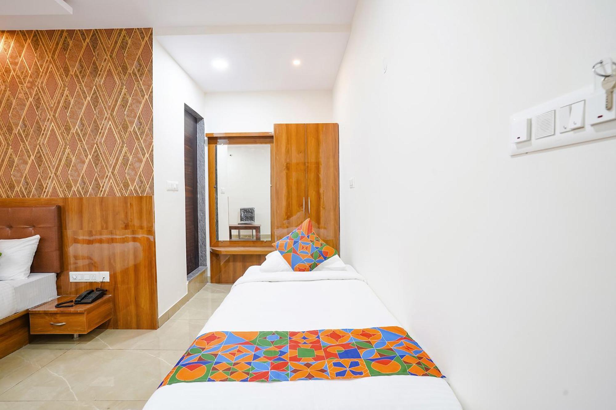 Fabhotel Platinum Palace - Nr Magadi Main Road Bangalore Exterior photo